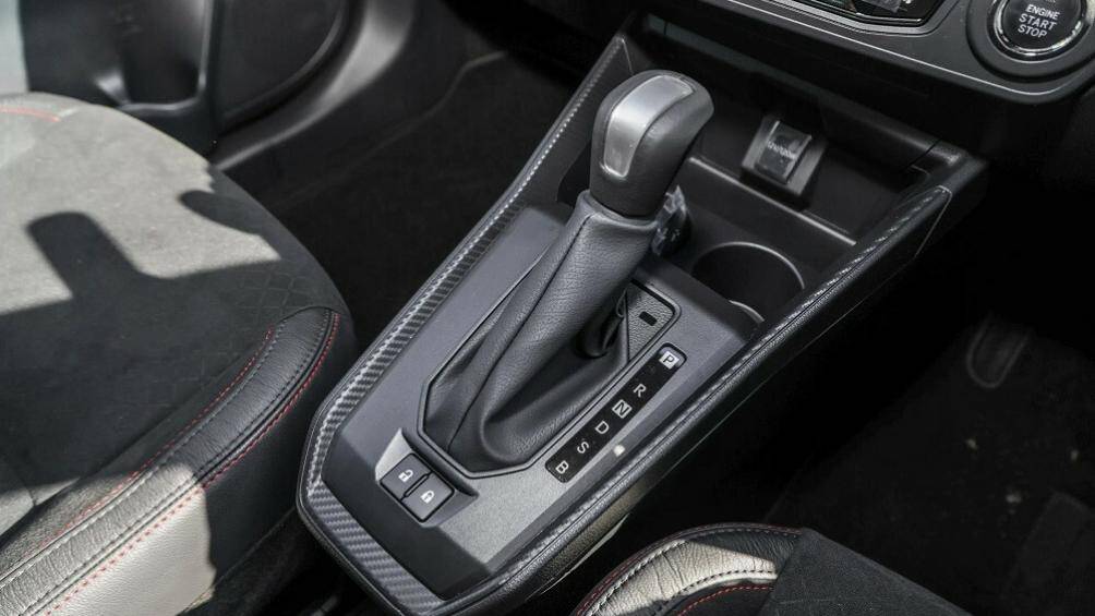 Đặc biệt, xe sẽ có thêm những tính năng an toàn chủ động như hệ thống kiểm soát chân ga, hệ thống cảnh báo lệch làn đường và cảnh báo điểm mù...