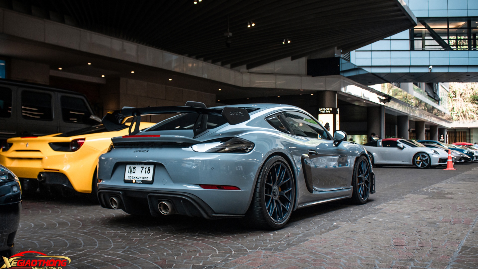 Ra mắt toàn cầu vào tháng 11 năm 2021, Porsche 718 GT4 RS là biến thể thương mại mạnh nhất của dòng xe thể thao cỡ nhỏ 718