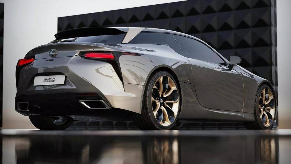 Giống như hầu hết các mẫu Shooting Brake, phần đầu xe vẫn giống với bản Coupe tiêu chuẩn và những thay đổi chỉ thực sự bắt đầu từ phía sau cánh cửa