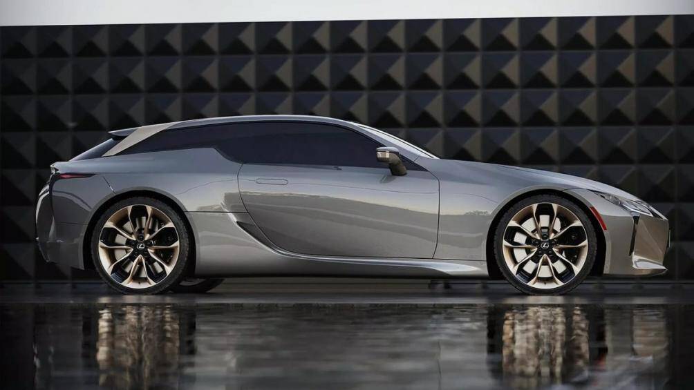 LC Shooting Brake trông đặc biệt đẹp từ chế độ xem 3/4 phía sau, nơi đường viền mái được định hình lại, cột C và tấm chắn sửa đổi ngay lập tức bắt mắt