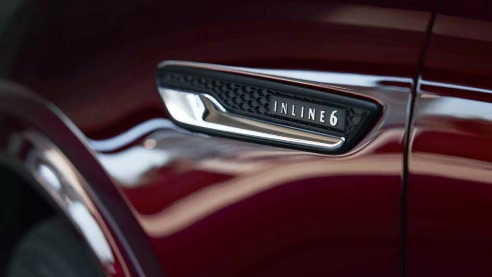 Trong khi đó, hệ truyền động plug-in hybrid dựa trên động cơ 4 xi-lanh thẳng hàng, dung tích 2.5 lít đi kèm bộ pin 17,8 kWh