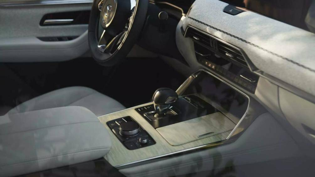 Khối động cơ này của CX-90 2024 có khả năng tạo ra công suất 323 mã lực và mô-men xoắn 500 Nm