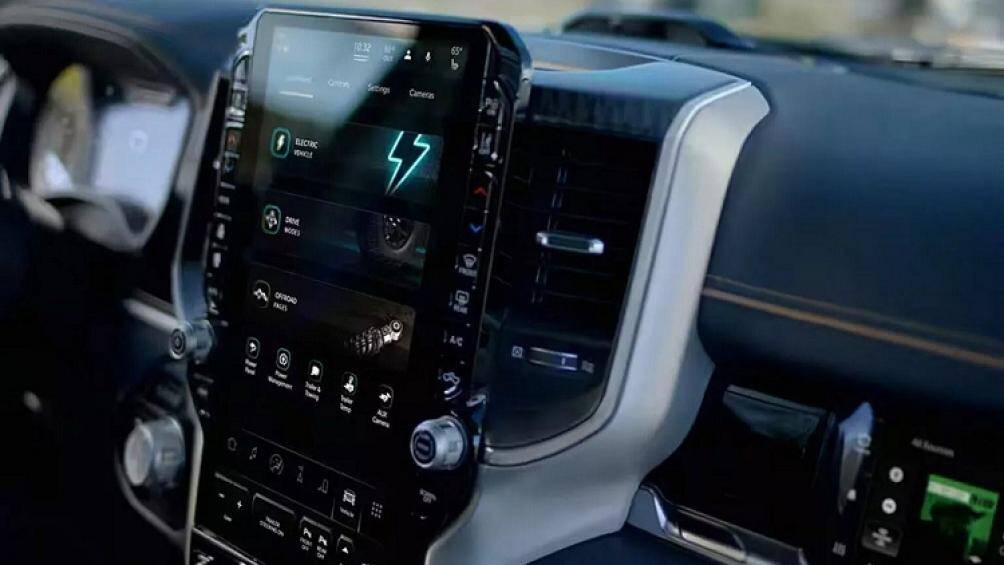 Với bộ sạc nhanh DC 800V có công suất sạc lên tới 350 kW, người dùng chỉ cần chờ khoảng 10 phút là có thể chạy thêm 160 km nữa