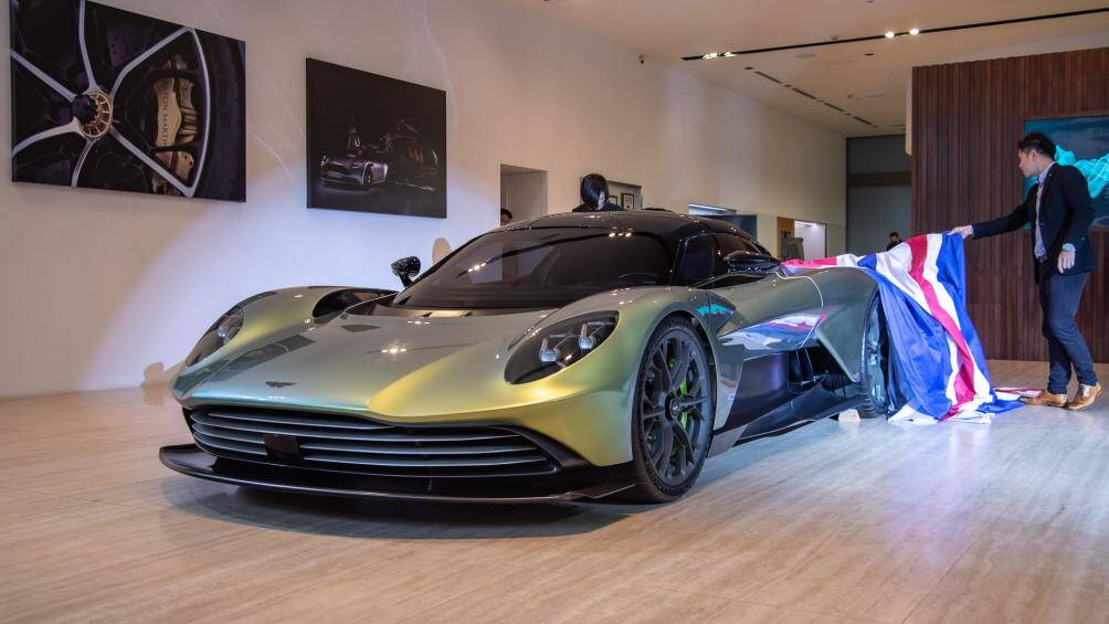 Aston Martin Valhalla được sản xuất giới hạn chỉ 999 chiếc trên toàn thế giới với giá khởi điểm từ 800.000 USD (tương đương 18,7 tỷ đồng)
