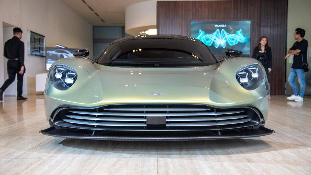 Khi sử dụng tất cả sức mạnh 998 mã lực, Valhalla có thể đạt tốc độ tối đa 350km/h và hoàn thành cú tăng tốc nước rút từ 0-100 km/h trong vòng chỉ 2,5 giây