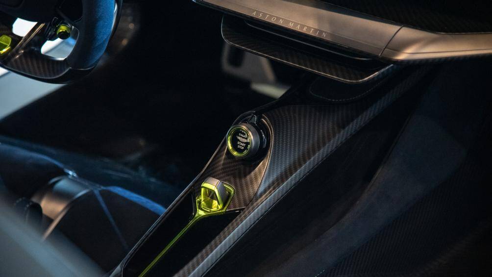 Xe được trang bị đèn pha Full LED Matrix thích ứng mang lại tầm nhìn tốt hơn khi di chuyển vào ban đêm và hệ thống điều hòa tự động hai vùng