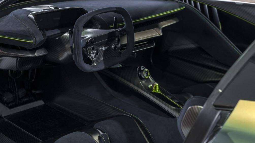 Siêu xe động cơ đặt giữa hạng sang sẽ có sẵn các phiên bản với cả vô lăng ở bên trái và bên phải dành cho nhiều thị trường khác nhau