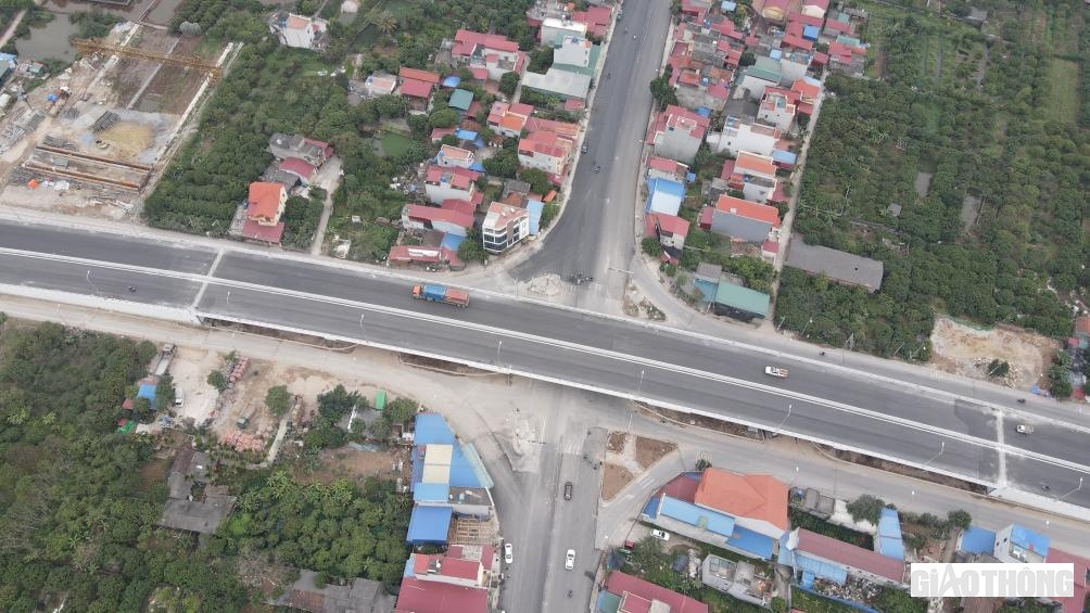 Cầu vượt nút giao QL39 (Hưng Yên) đã cơ bản hoàn thành và được thông xe - chính thức xóa đi một điểm nghẽn giao thông trên tuyến.