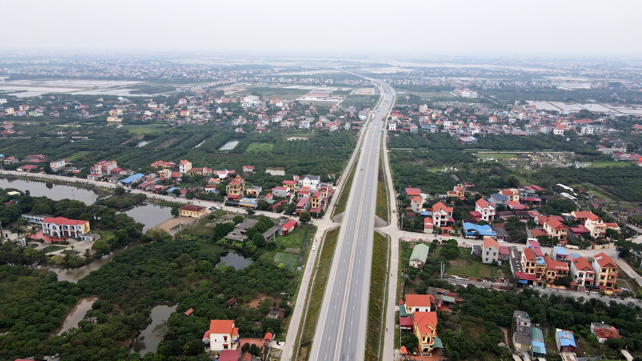 Hình ảnh từ trên cao ở đoạn phía Bắc Cầu Hưng Hà - là hình mẫu cho hình hài tuyến đường sau khi hoàn thành.