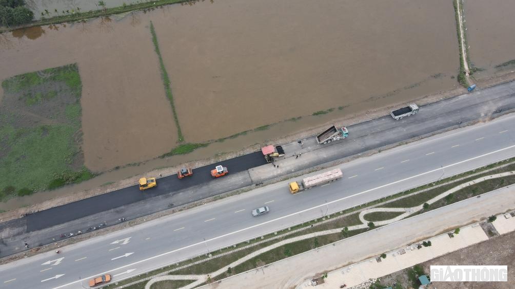 Trong giai đoạn này, nhà thầu Xuân Trường đã huy động tới hơn 150 đầu thiết bị và hơn 400 kỹ sư công nhân.