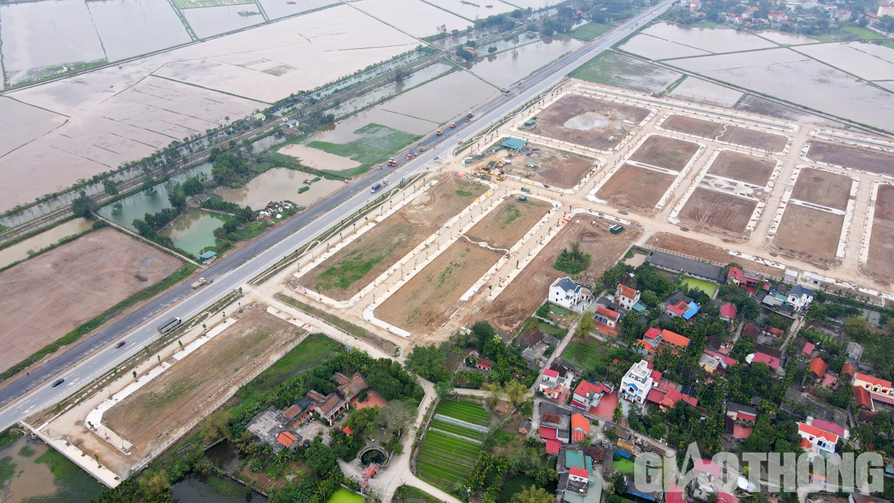 Dù dự án đang trong giai đoạn nước rút, nhưng đã có rất nhiều các khu đô thị mới, khu nhà xưởng được đầu tư xây dựng nhằm đón đầu xu thế.