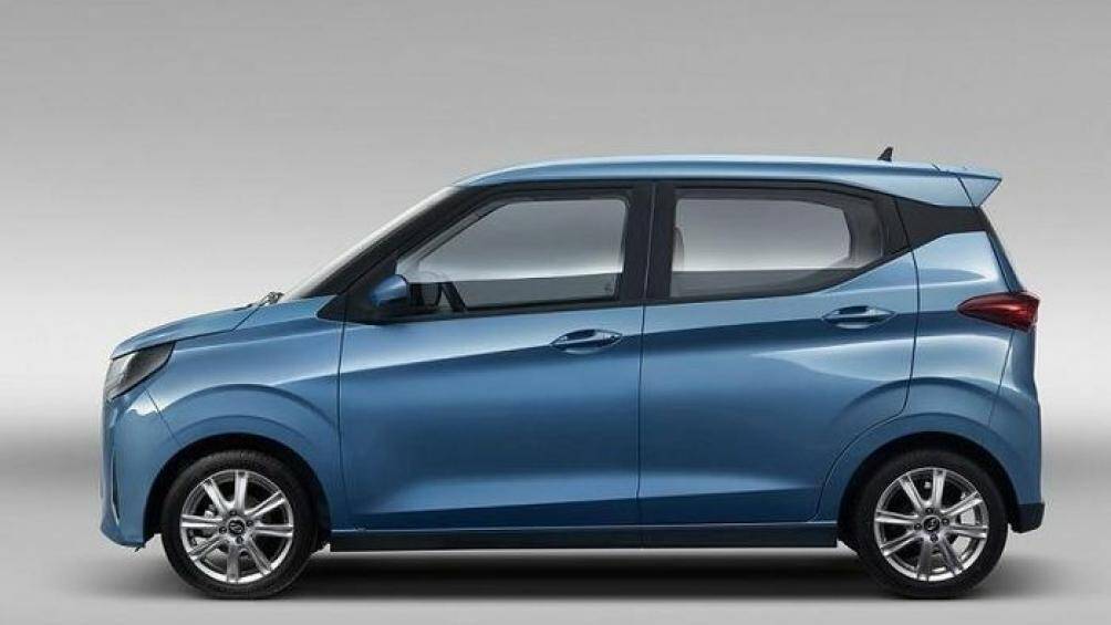 Honri Boma không được trang bị cửa trượt chỉnh điện bên sườn mà dùng cửa mở thông thường, vành la-zăng có đường kính 14 inch hoặc 15 inch