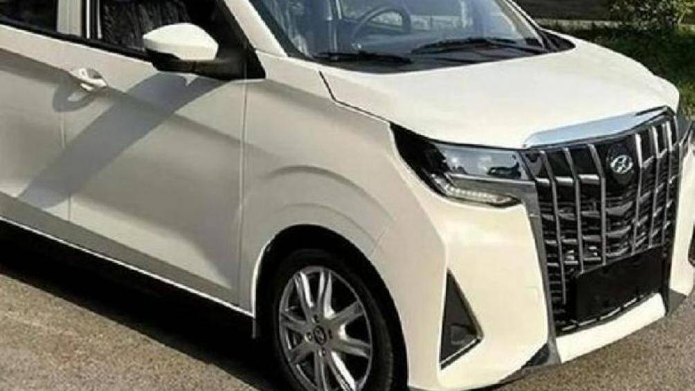 Honri Boma cũng có lưới tản nhiệt màu đen kéo dài từ nắp ca-pô đến hết cản trước đồng thời đi kèm các nan mạ crôm nằm ngang và nằm dọc