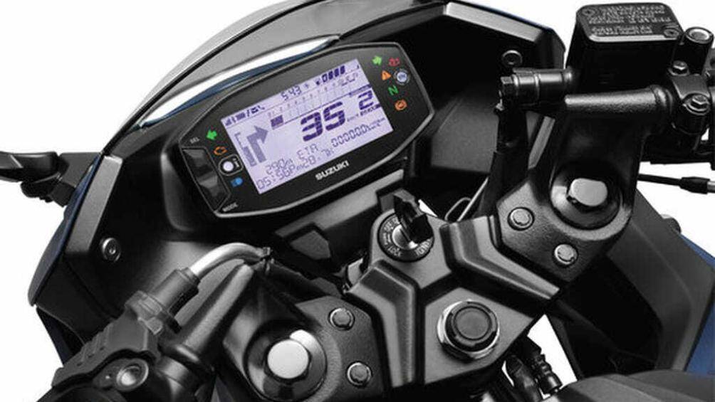 Thế hệ 2023 của cặp đôi Gixxer 250 còn được cập nhật tính năng kết nối với smartphone thông qua bluetooth