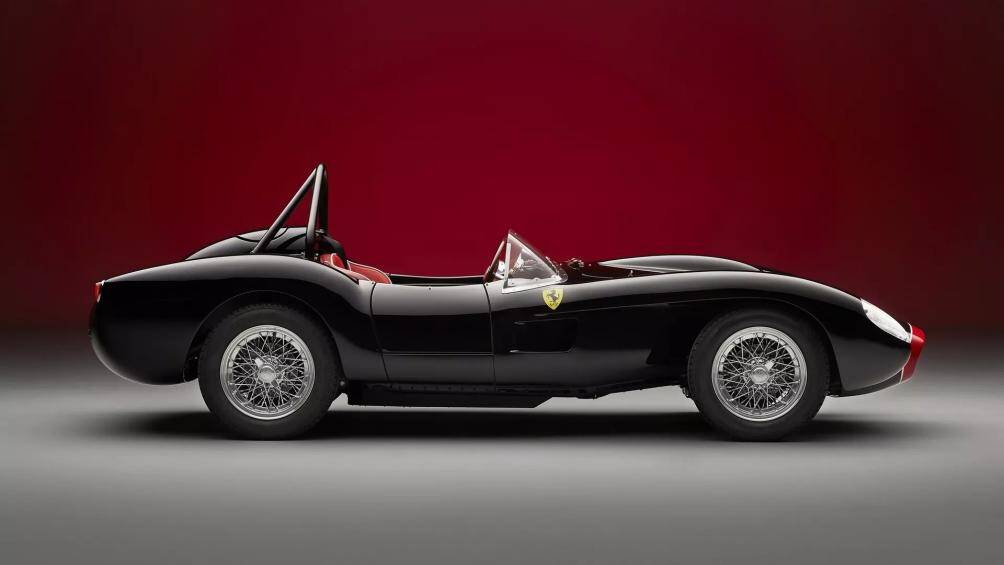 Xe được sản xuất giới hạn với cái tên là Testa Rossa J Pacco Gara. Trong tiếng Italy, Pacco Gara mang ý nghĩa là gói trang bị đua