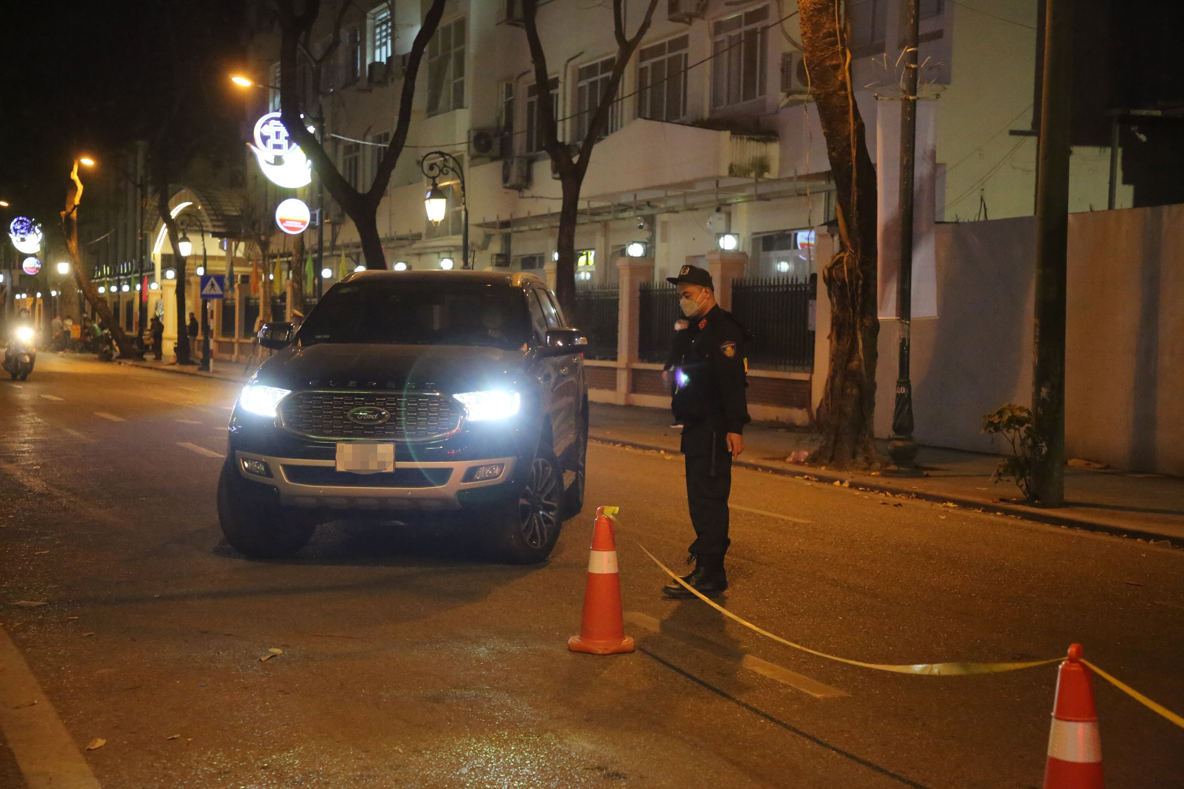 "Qua từng ca công tác, chúng tôi thấy lượng người vi phạm nồng độ cồn giảm đáng kể. Trước kia, một ca công tác có thể phát hiện 6 - 7 tài xế ô tô vi phạm nhưng nay chỉ còn 1 - 2 vi phạm, thậm chí không có vi phạm nào. Bên cạnh đó, mức độ vi phạm cũng đã giảm, rất hiếm mới phát hiện được tài xế vi phạm ở mức kịch khung”, Trung tá Nguyễn Đức Huấn đánh giá.