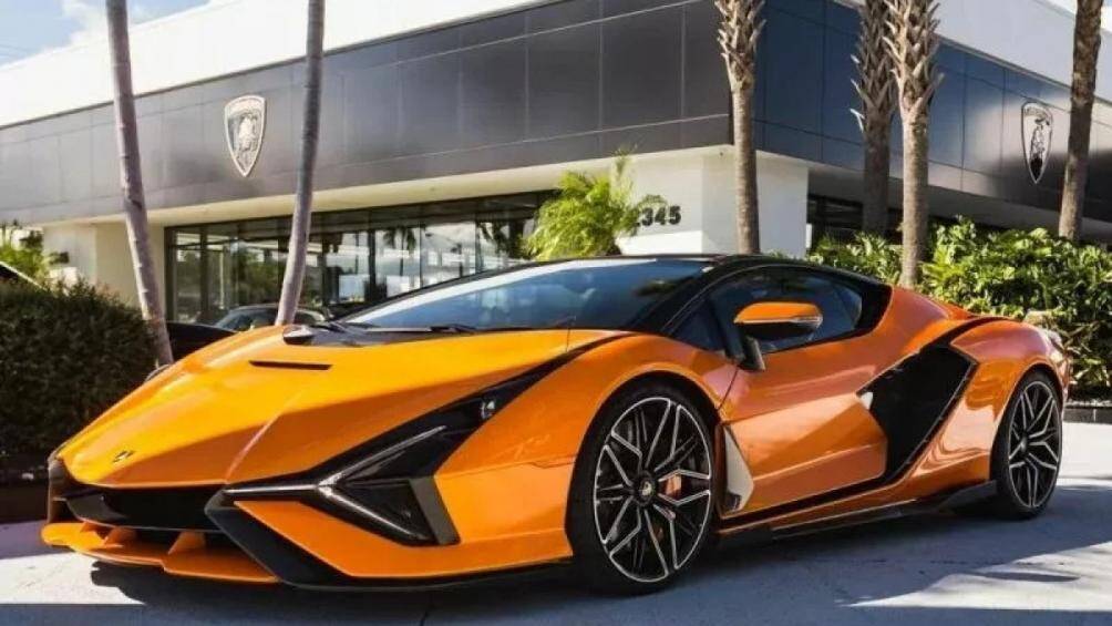 Chiếc Lamborghini FKP 37 vừa được rao bán trên Lamborghini Palm Beach với giá bán từ 3,3 triệu USD (khoảng 77,4 tỷ đồng)