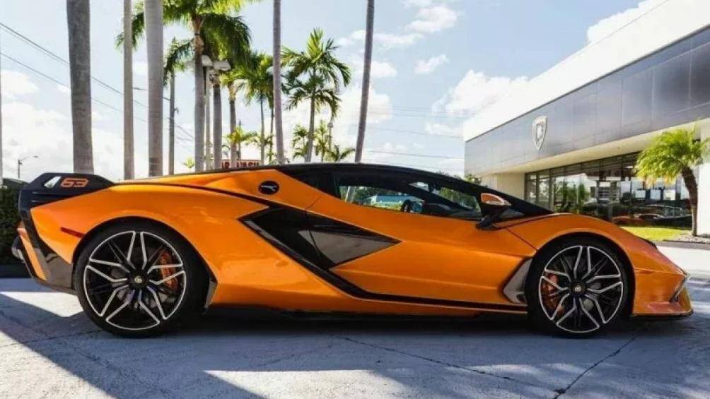 Mẫu xe này đang có giá bán cao gấp mười lần một chiếc Aventador đã qua sử dụng từ năm 2015 hoặc 2016