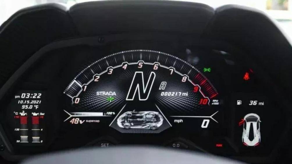 Đồng hồ đo quãng đường của xe cho thấy nó mới đi được 769 km