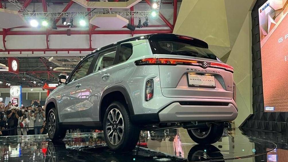 Mức giá xe Suzuki Grand Vitara 2023 ở thị trường Ấn Độ dao động từ 1,045 - 1,949 triệu Rupee (khoảng 300 - 559 triệu đồng)