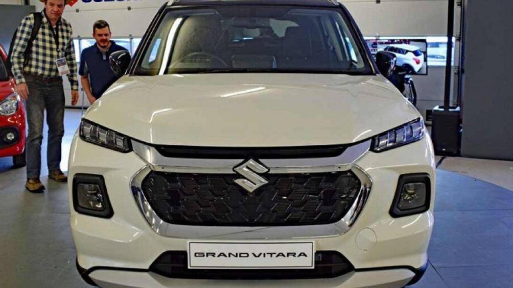 Mẫu SUV cỡ B này sở hữu lưới tản nhiệt NEXWave màu đen, được bao quanh bằng viền mạ crôm