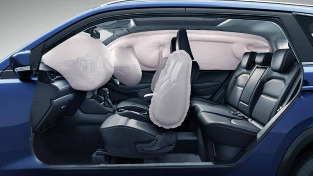 Hệ thống an toàn trên xe gồm cân bằng điện tử, hỗ trợ khởi hành ngang dốc, cảnh báo áp suất lốp, hỗ trợ xuống dốc, phanh đĩa trên 4 bánh và 6 túi khí