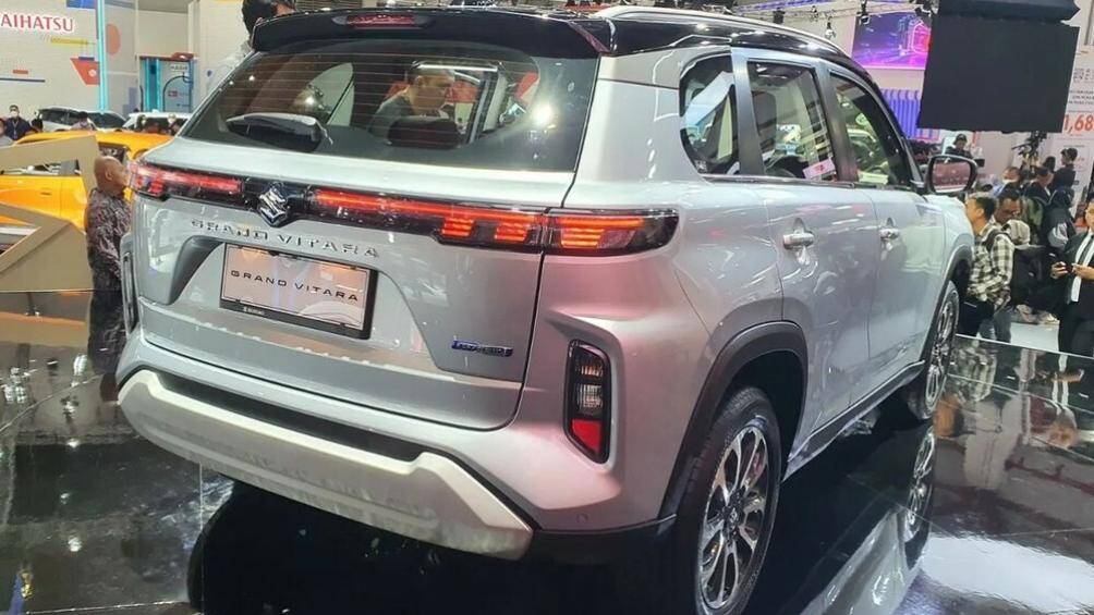Nằm bên dưới nắp ca-pô của Suzuki Grand Vitara 2023 ở thị trường Ấn Độ là 2 tùy chọn động cơ