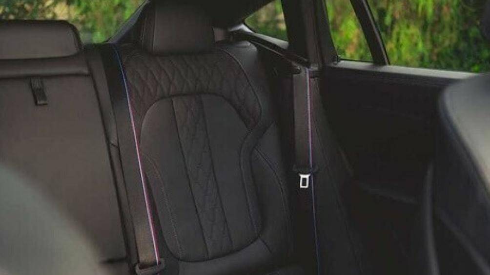 Giá xe BMW X6 xDrive40i rơi vào khoảng từ 74.895 USD