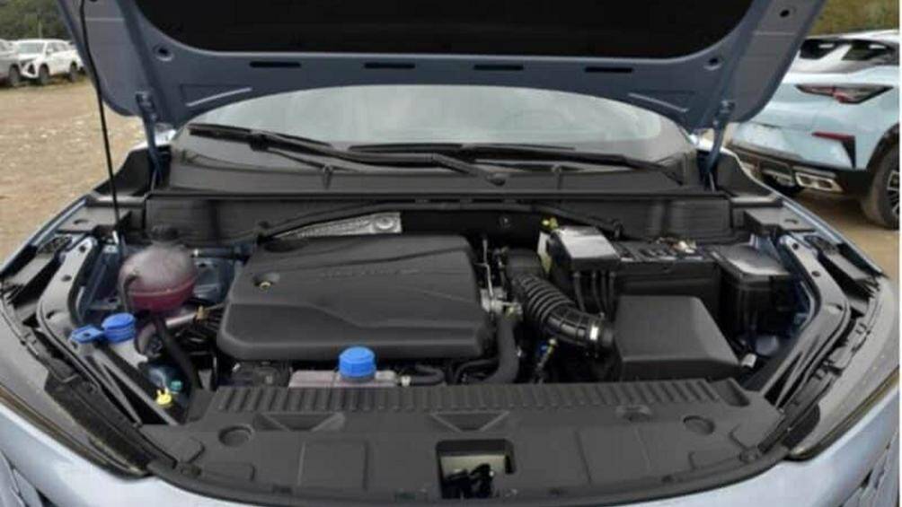 Cung cấp sức mạnh cho xe Changan UNI-T 2023 vẫn là khối động cơ 1.5T, sản sinh ra công suất tối đa 188 mã lực và mô-men xoắn cực đại 300 Nm