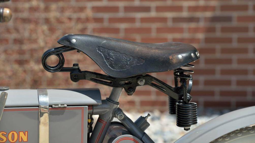 Chiếc xe cổ Strap Tank 1908 này đã được tìm thấy trong một nhà kho ở Wisconsin vào năm 1941