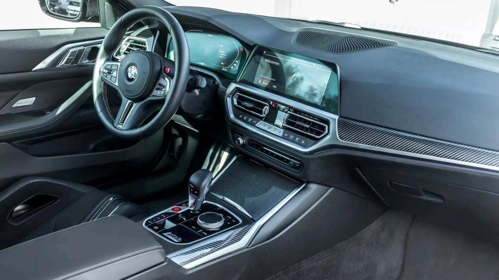 Nguyên bản BMW M4 Competition được trang bị động cơ 6 xy-lanh tăng áp kép, dung tích 3.0L cho công suất 510 mã lực, mô-men xoắn 650 Nm