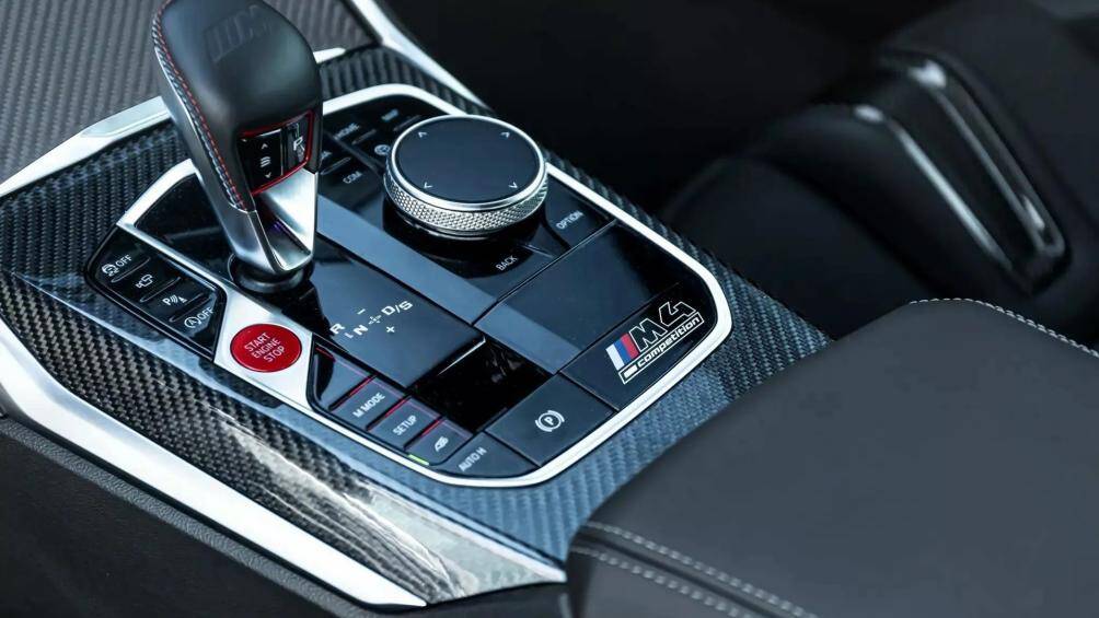 Manhart đã lắp bộ điều khiển phụ trợ MHtronik mới giúp nâng công suất lên mức tối đa 635 mã lực, mô-men xoắn 780 Nm