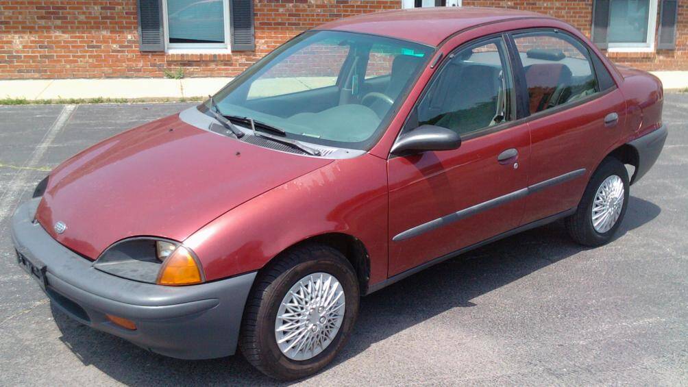 Geo Metro - Giá khởi điểm từ 9.180 USD (khoảng 218 triệu đồng)