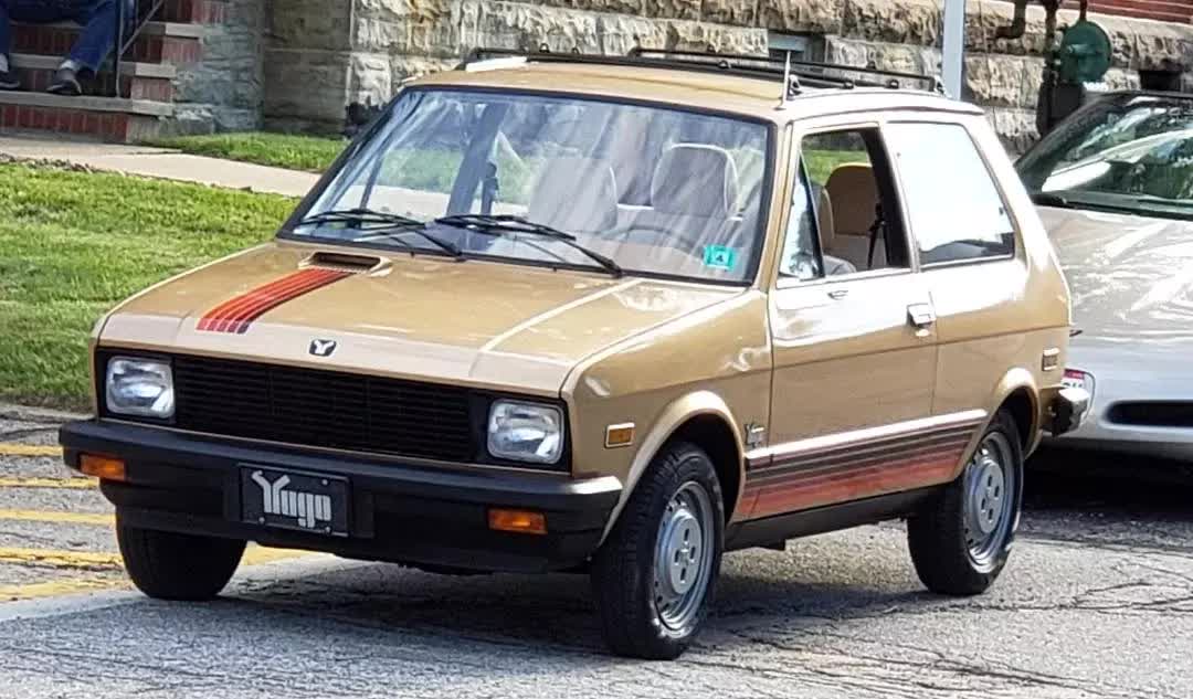 Yugo GV - Giá khởi điểm từ 2.000 USD (khoảng 47,6 triệu đồng)