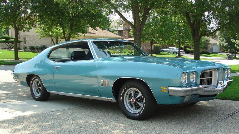 Pontiac LeMans - Giá khởi điểm từ 8.000 USD (khoảng 190,4 triệu đồng)