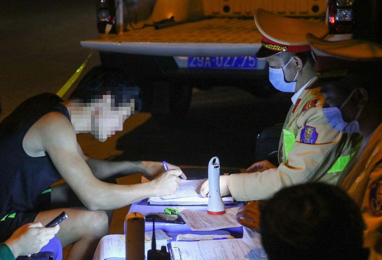 Với vi phạm này, tài xế S. bị phạt 7 triệu đồng, tước GPLX 11 tháng và bị tạm giữ phương tiện.