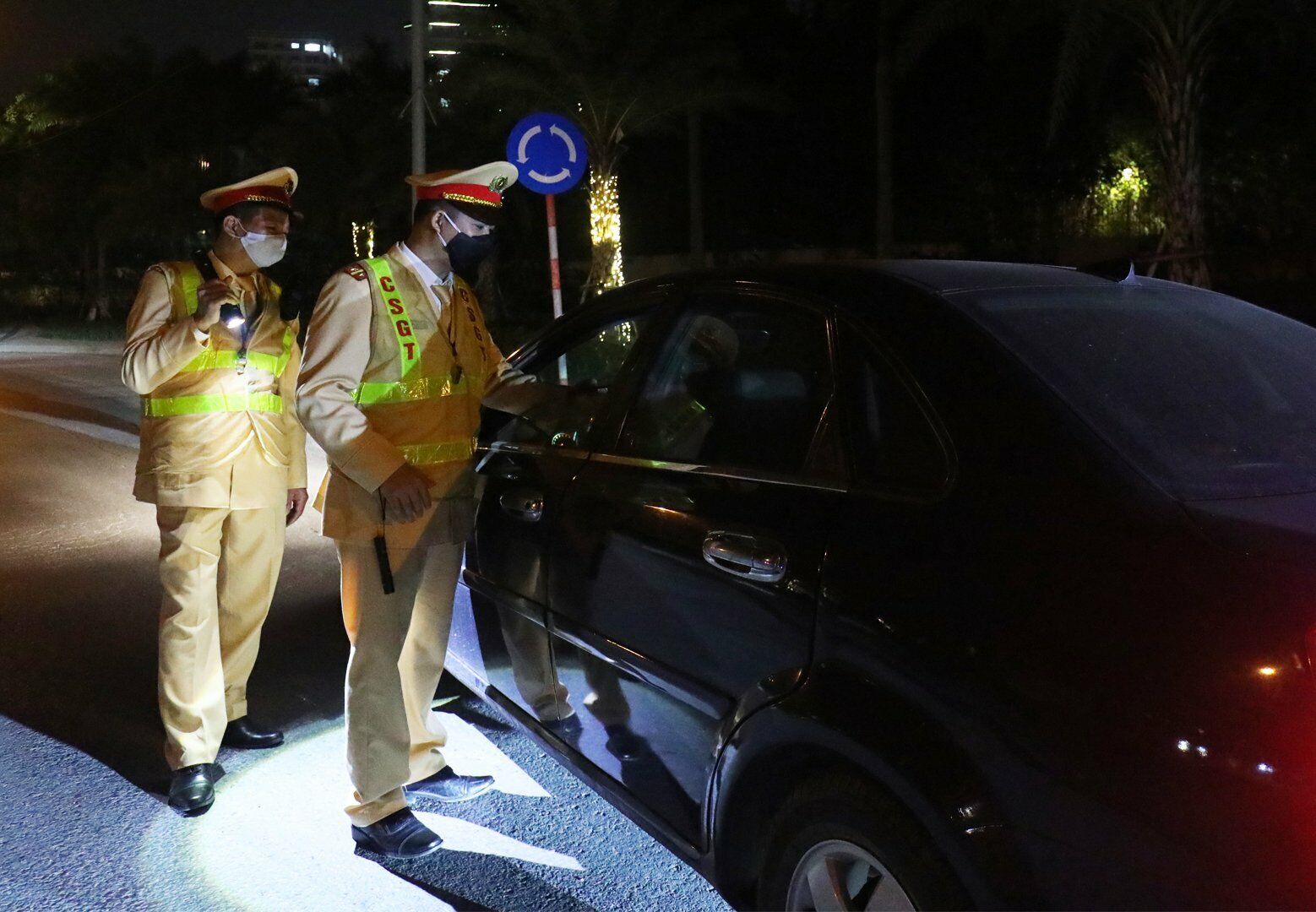 Đại úy Nguyễn Văn Kiểm cũng cho biết, thực hiện chỉ đạo của Chủ tịch UBND TP Hà Nội, Đội CSGT, Công an quận Hoài Đức cương quyết xử lý nghiêm những lái xe vi phạm giao thông nói chung và vi phạm nồng độ cồn nói riêng.