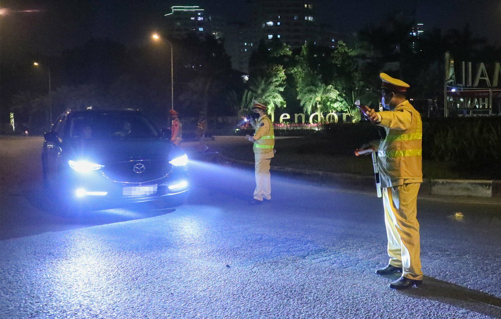 "Tất cả vi phạm sẽ bị xử lý theo quy định, chúng tôi không chịu tác động bởi những lý do không chính đáng, không đúng quy định nào trong quá trình xử lý nồng độ cồn", Đại uý Kiểm khẳng định.