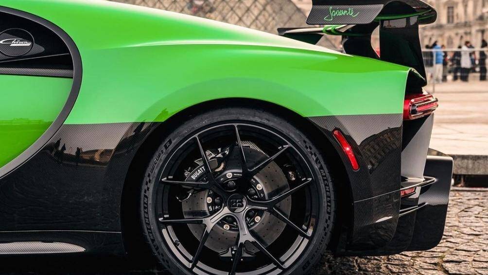 Bugatti Chiron Pur Sport Soixante sử dụng động cơ W16 dung tích 8.0L kết hợp 4 turbo sản sinh công suất 1.500 mã lực và mô-men xoắn 1.600 Nm