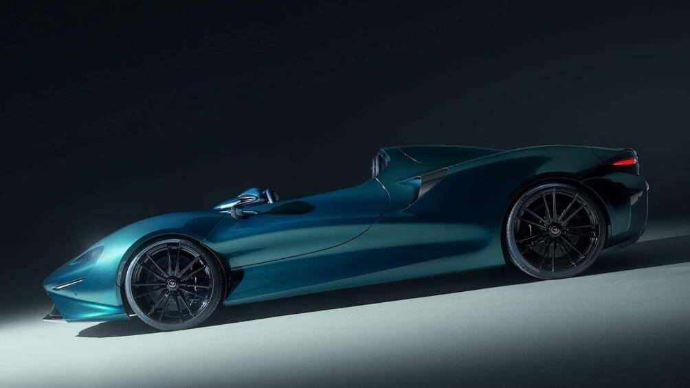 Ngoài những nâng cấp về hiệu năng, chiếc siêu xe còn được Novitec hạ thấp khoảng sáng gầm thêm 20 mm so với xe nguyên bản