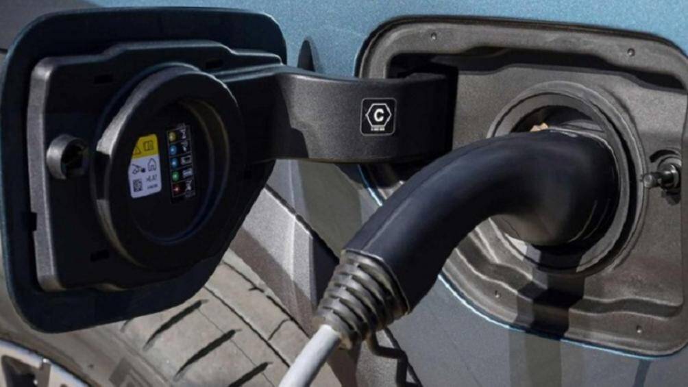 Hệ truyền động plug-in hybrid này mang đến sức mạnh tổng cộng 483 mã lực và 699 Nm cho BMW X5 xDrive50e PHEV 2024