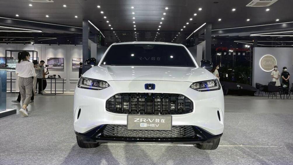 Về an toàn, xe hỗ trợ các chức năng có trong gói Honda Sensing như kiểm soát hành trình thích ứng và giám sát điểm mù với 8 cảm biến siêu âm và 2 radar