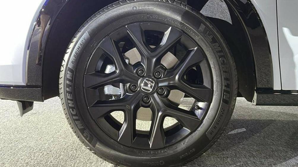 Hệ thống này bao gồm các động cơ điện có công suất 135 kW và 315 Nm, pin lithium-ion và động cơ xăng 2.0L cho công suất 105 kW và 182 Nm