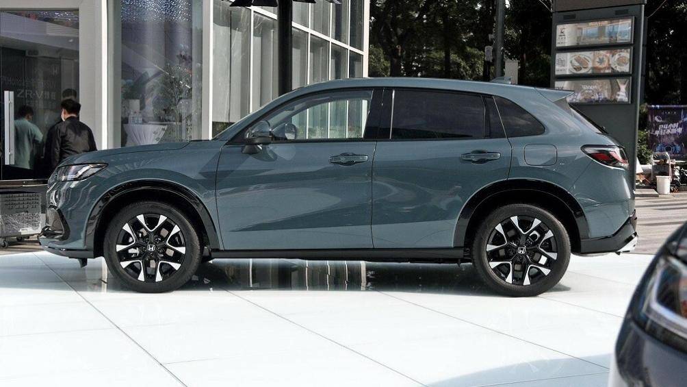 Mẫu xe hybrid cũng được phối màu Sky Blue độc ​​quyền