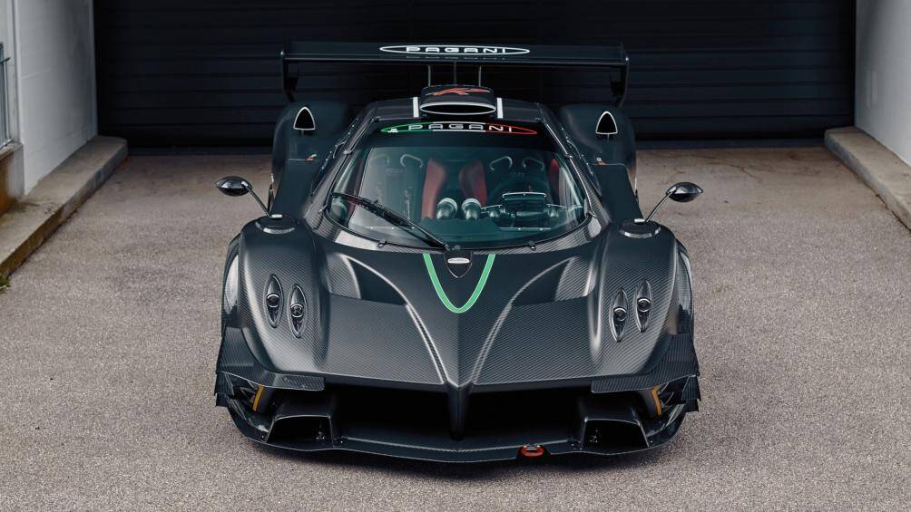 Trong khoảng thời gian từ năm 2009 đến năm 2011, Pagani chỉ sản xuất giới hạn 10 chiếc Zonda R tại San Cesario sul Panaro, Italy