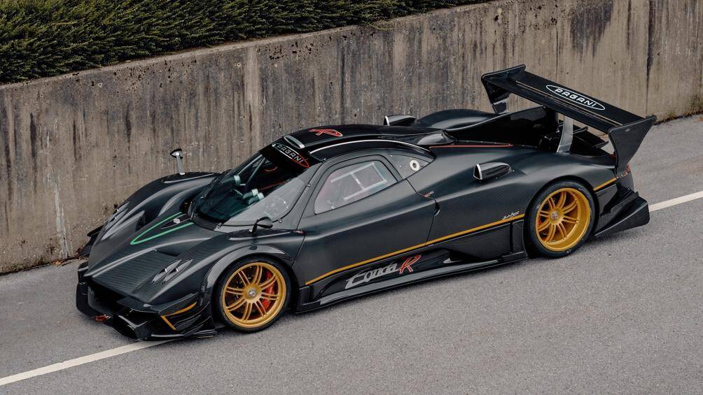 So với chiếc Zonda R nguyên bản, cản trước của Zonda R 'Revolución Specification’ được thiết kế lại với nhiều cánh điều hướng gió hoàn toàn mới