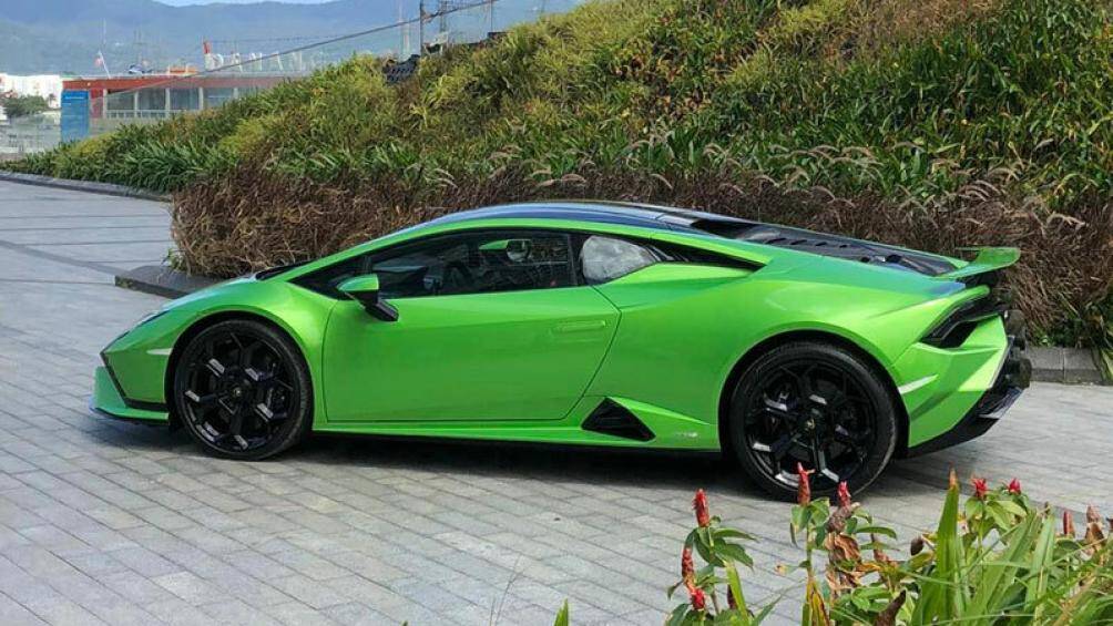 9. Lamborghini Huracan Tecnica (công suất tối đa: 632 mã lực)