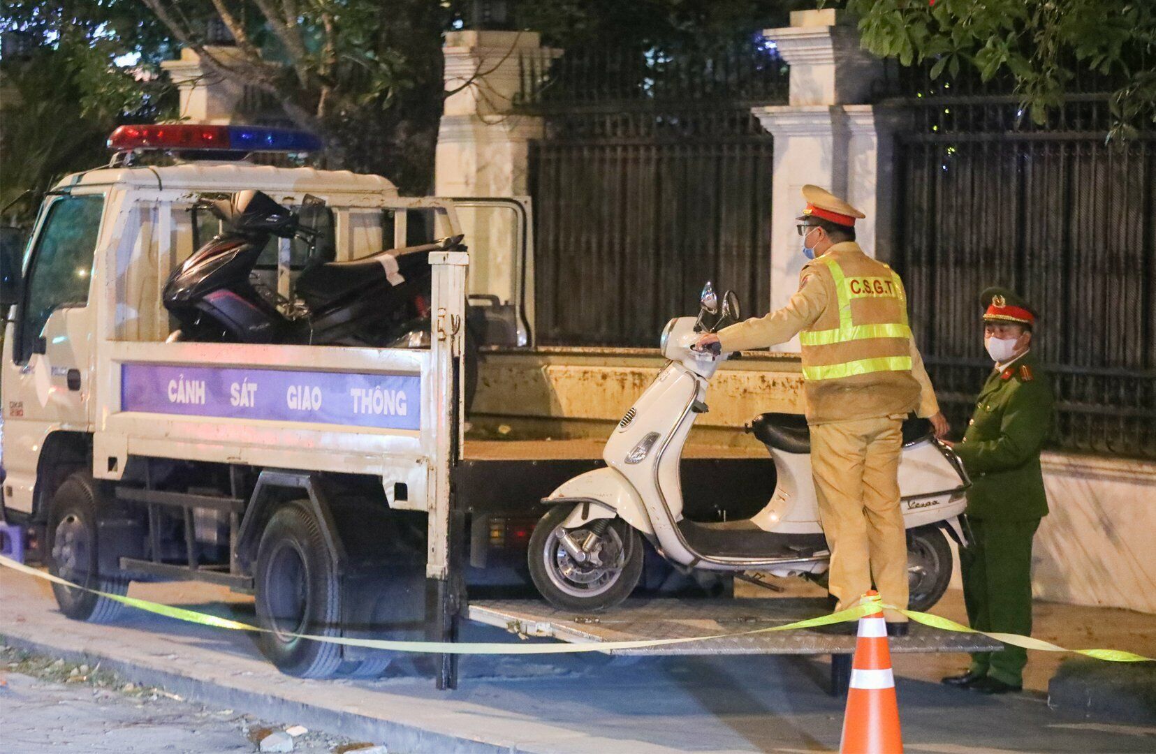 Với lỗi vi phạm này, tài xế T. bị phạt từ 2 đến 3 triệu đồng, tước GPLX 10 đến 12 tháng và bị tạm giữ phương tiện.