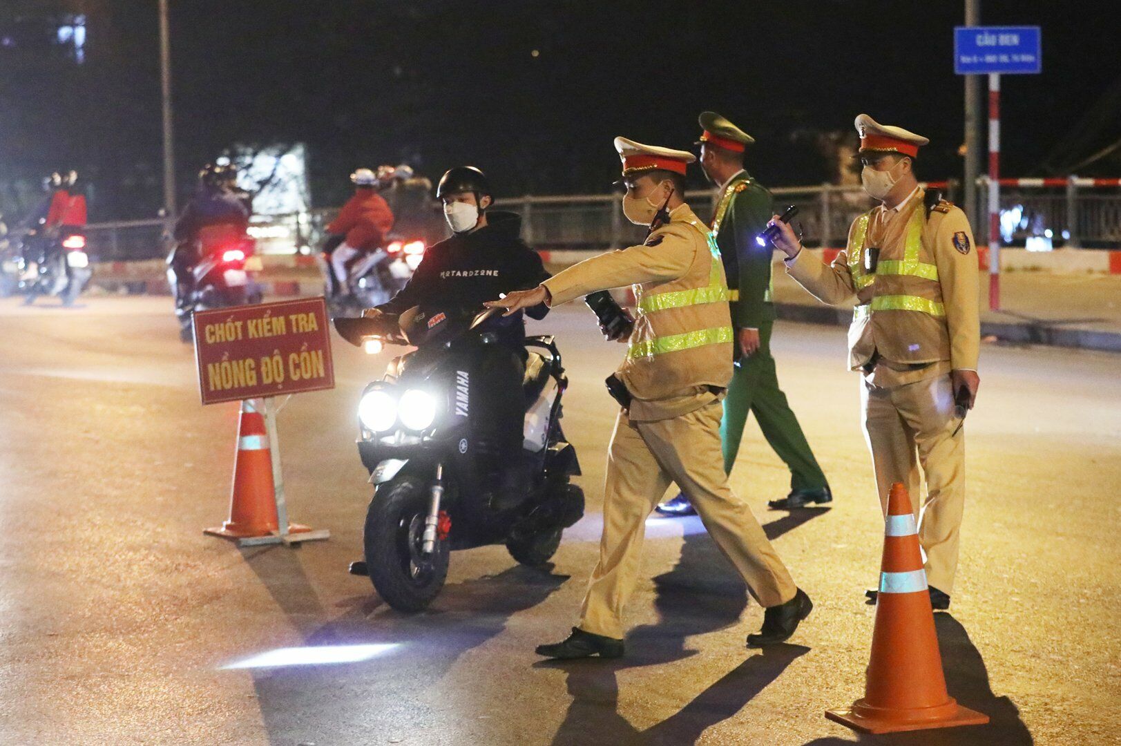 Một cán bộ Đội CSGT - trật tự, Công an quận Hà Đông cho biết, hiện nay tỷ lệ người điều khiển phương tiện giao thông vi phạm nồng độ cồn đã giảm so với trước đây.