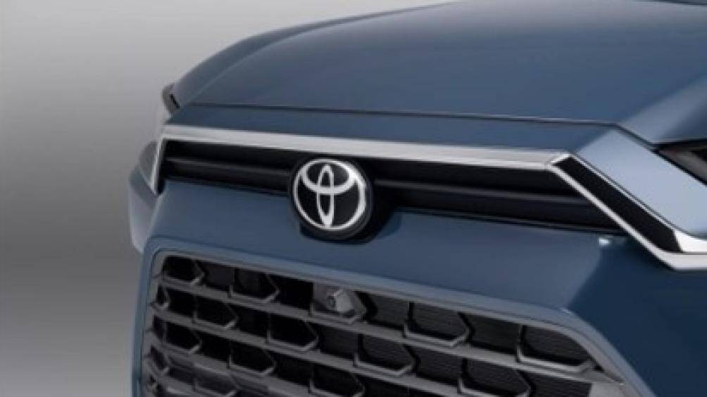 So với người anh em Highlander, Toyota Grand Highlander 2024 có thiết kế vuông vức và thể thao hơn với lưới tản nhiệt hình thang nổi bật